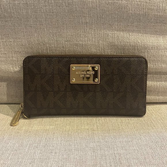 Micheal Kors Wallet (Never used) - Picture 1 of 3